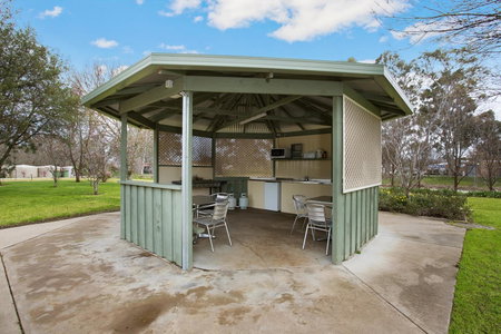 Lake Hamilton Motor Village and Caravan Park, Hamilton, Australia