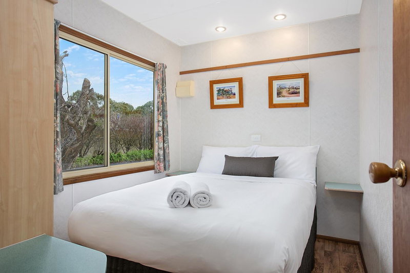 Lake Hamilton Motor Village and Caravan Park, Hamilton, Australia