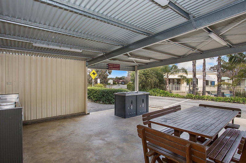 Lake Hamilton Motor Village and Caravan Park, Hamilton, Australia