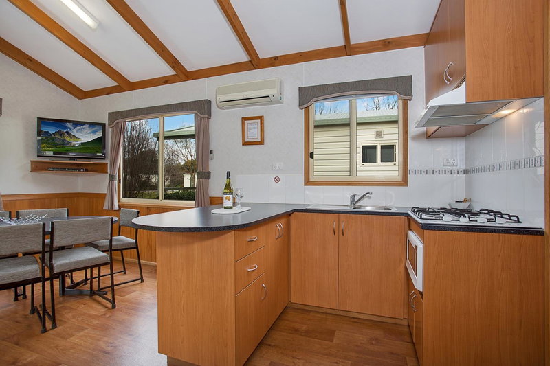 Lake Hamilton Motor Village and Caravan Park, Hamilton, Australia