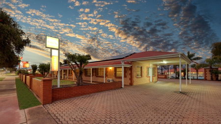 Charles Rasp Motor Inn & Cottages, Broken Hill, Australia