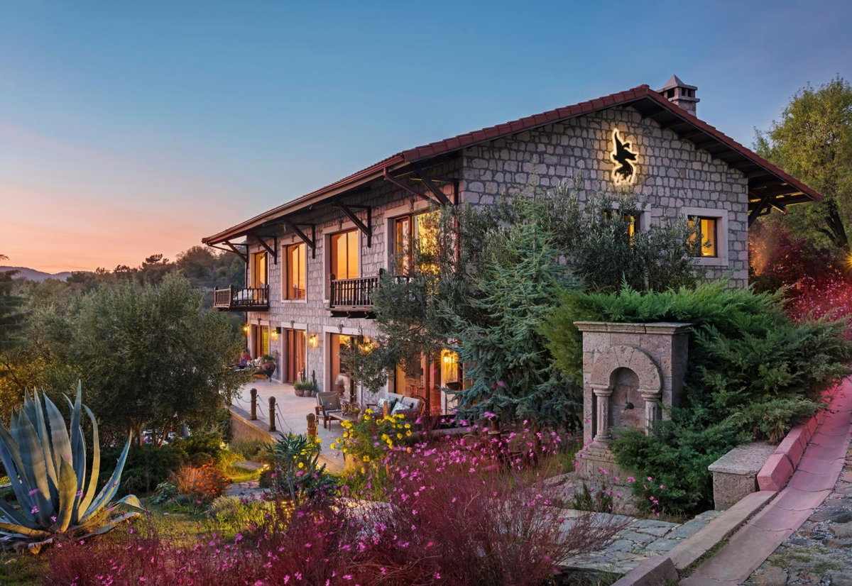 Hotel · Simurg Inn, Ahmetçe