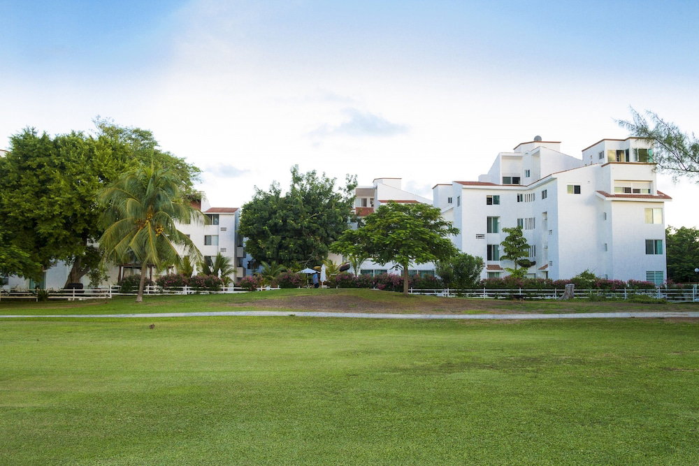 Las Gaviotas Hotel & Suites, Mexico