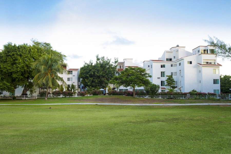 Las Gaviotas Hotel & Suites, Cancun, Mexico
