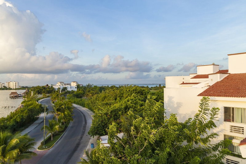 Las Gaviotas Hotel & Suites, Cancun, Mexico
