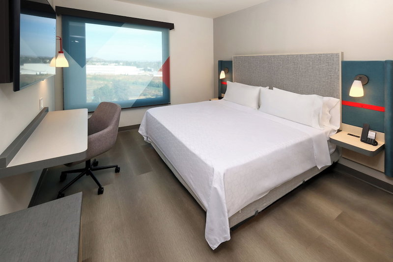 avid hotel Guadalajara Aeropuerto Norte by IHG, Tlaquepaque, Mexico