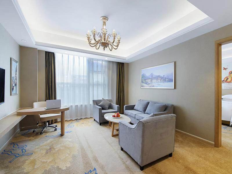 Vienna International Hotel Jurong Huayang, Jurong, China