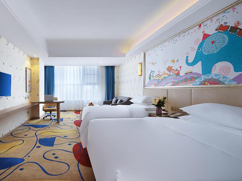 Vienna International Hotel Jurong Huayang, Jurong, China
