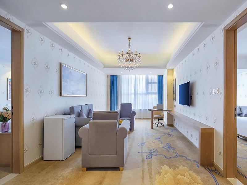 Vienna International Hotel Jurong Huayang, Jurong, China