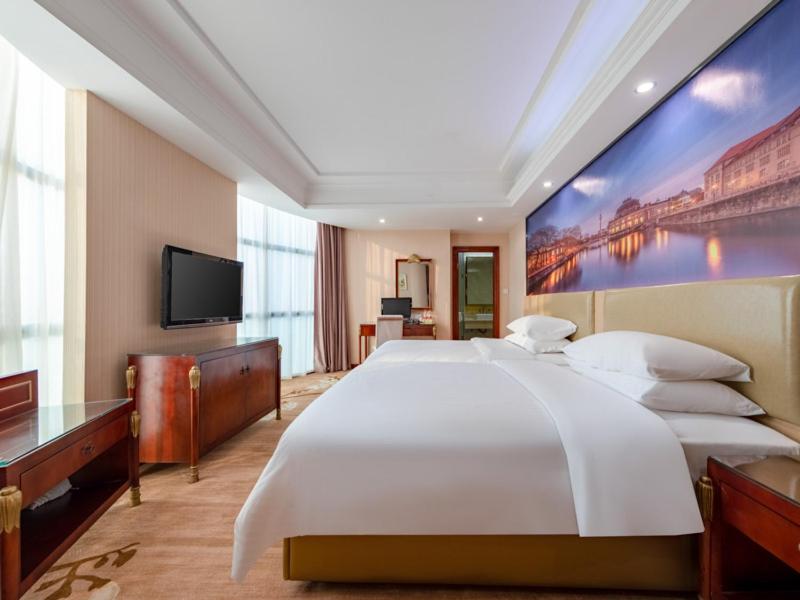 Vienna Hotel Shenzhen Songgang Shajiang Road, Shenzhen, China