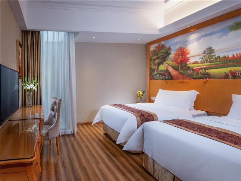Vienna International Hotel (Shen Zhen Buji Dafen shop), Shenzhen, China