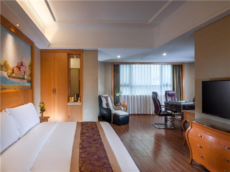 Vienna International Hotel (Shen Zhen Buji Dafen shop), Shenzhen, China