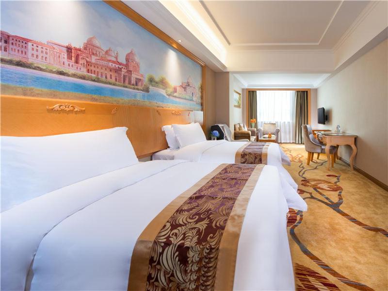 Vienna International Hotel (Shen Zhen Buji Dafen shop), Shenzhen, China
