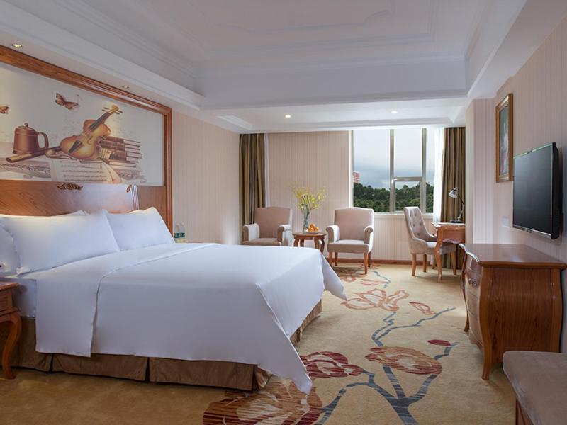 Vienna International Hotel Shenzhen Caopu Jindaotian, Shenzhen, China