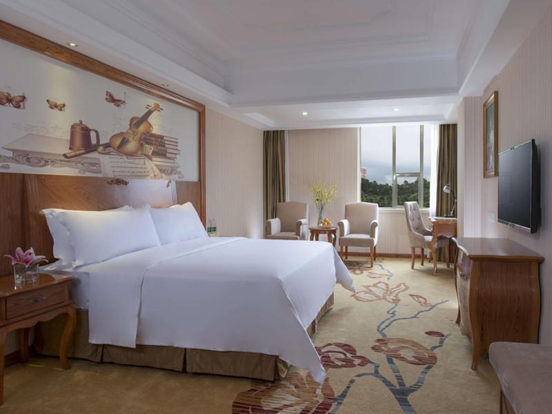 Vienna International Hotel Shenzhen Caopu Jindaotian, Shenzhen, China