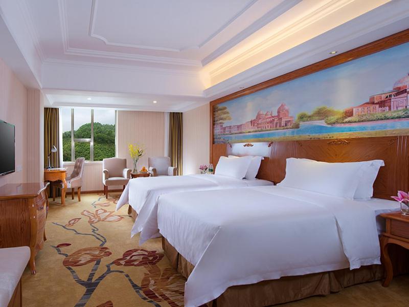 Vienna International Hotel Shenzhen Caopu Jindaotian, Shenzhen, China