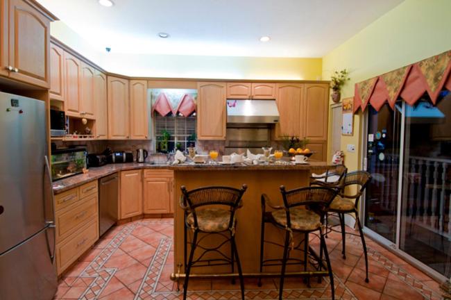 Ocean Breeze Executive Bed and Breakfast, North Vancouver, Canada