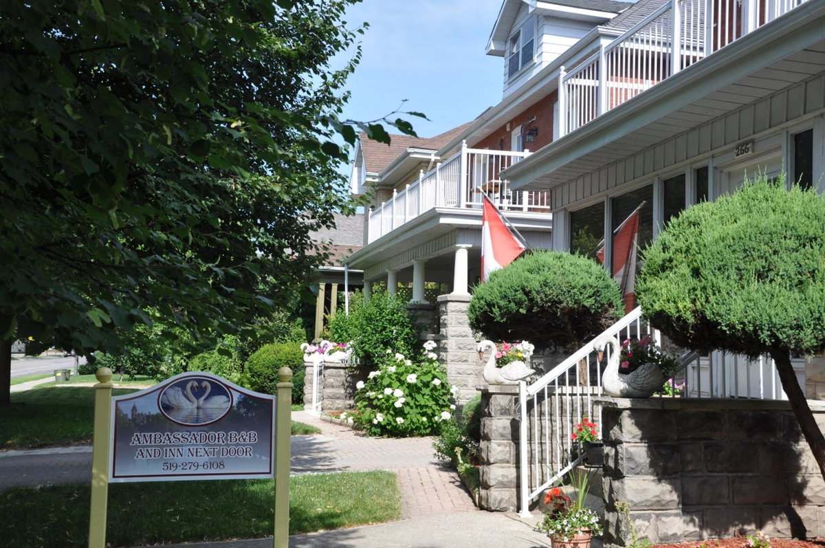 Hotel · Ambassador's Inn Next Door, Stratford
