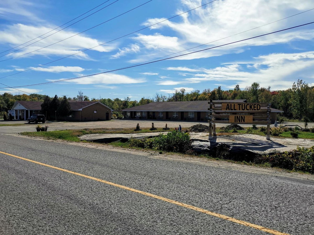 Hotel · All Tucked Inn, Waubaushene