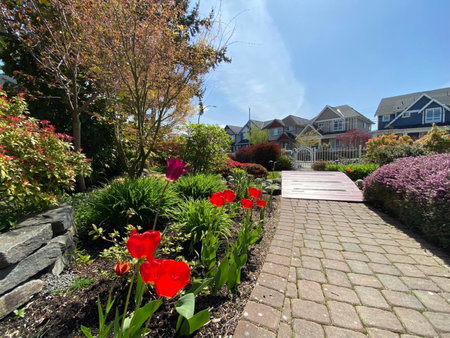 Mae Sweet Home, Surrey, Canada