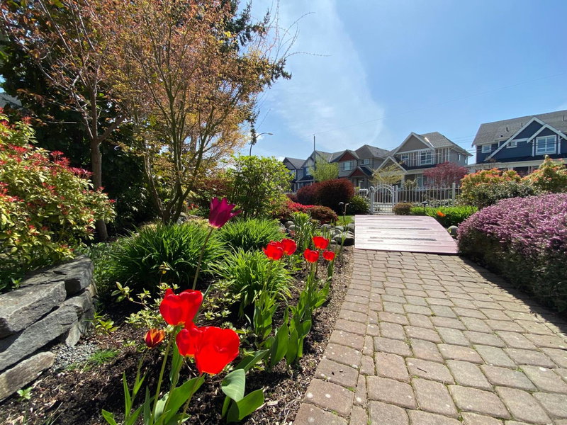 Mae Sweet Home, Surrey, Canada