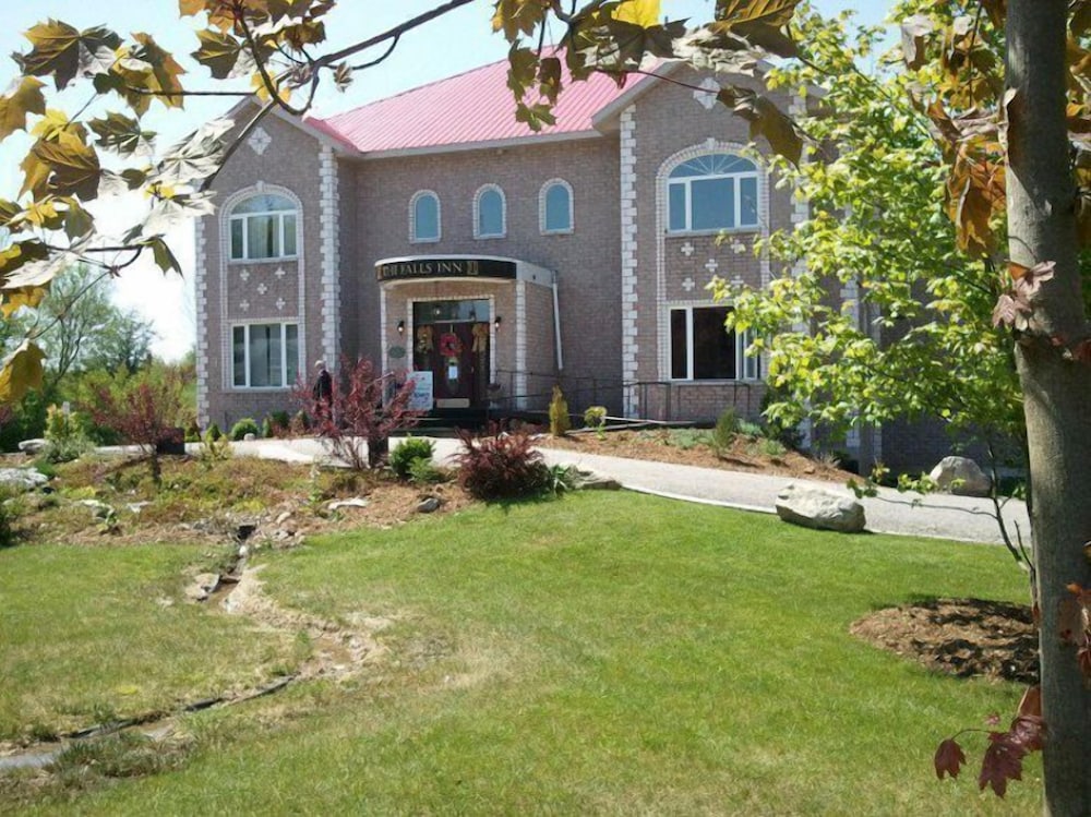 Hotel · The Falls Inn - Walters Falls, Chatsworth