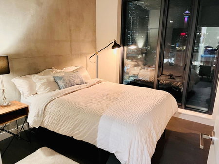 LUXURY DT, 2 Bedroom DEAL, Private Balcony, Full Kitchen, Gym - FREE PARKING, Calgary, Canada