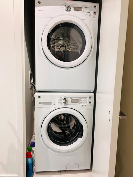 LUXURY DT, 2 Bedroom DEAL, Private Balcony, Full Kitchen, Gym - FREE PARKING, Calgary, Canada
