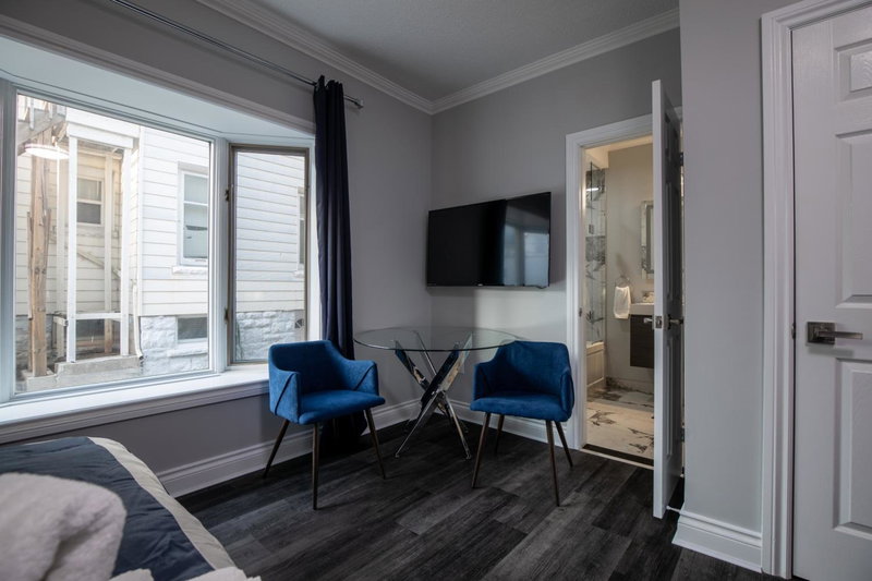 Niagara Luxury Suites, Niagara Falls, Canada