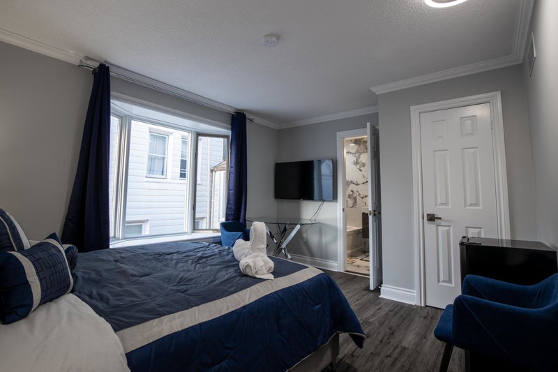 Niagara Luxury Suites, Niagara Falls, Canada