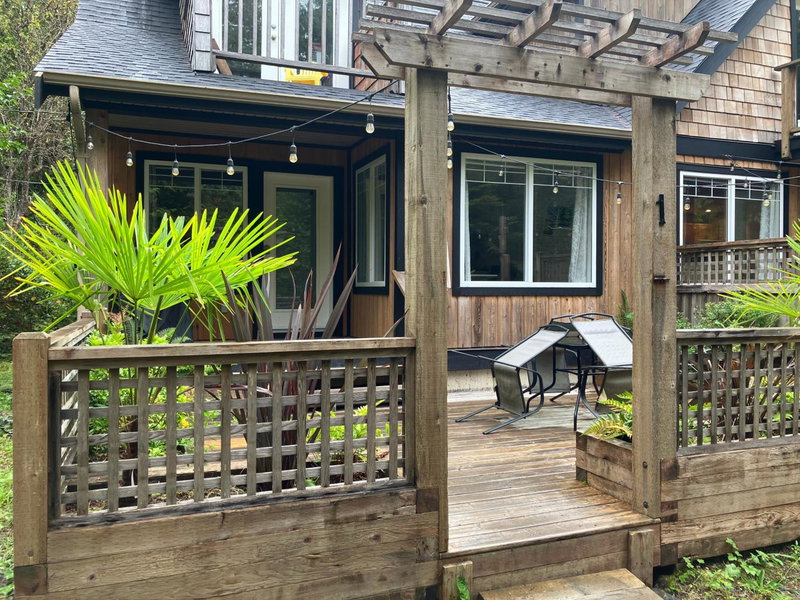Sienna's Tree House (Tall Trees And Salty Breeze), Tofino, Canada