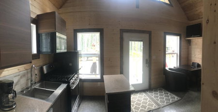 Cougar Mountain Lodge and Resort Cabin Rentals, Valemount, Canada