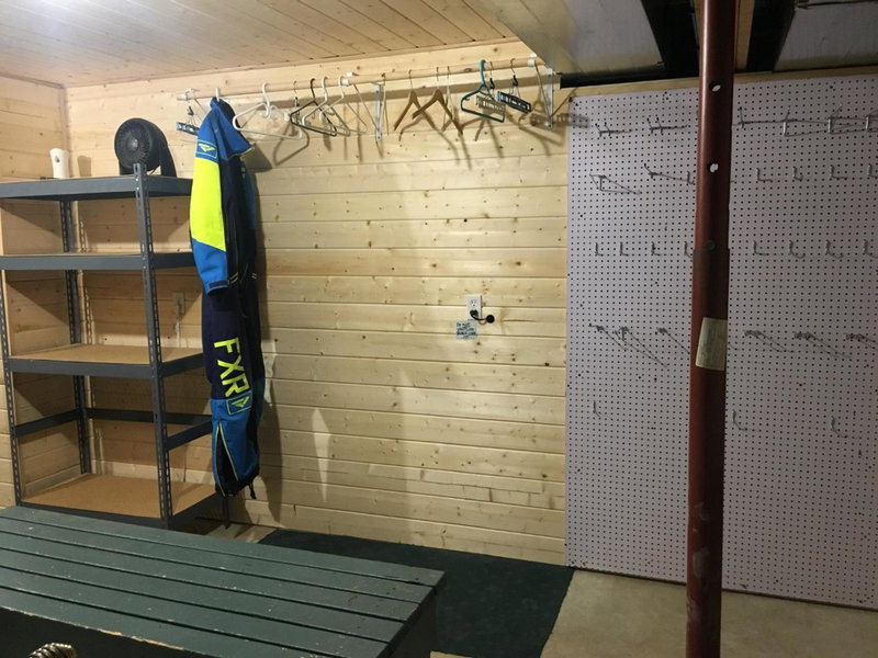 Cougar Mountain Lodge and Resort Cabin Rentals, Valemount, Canada