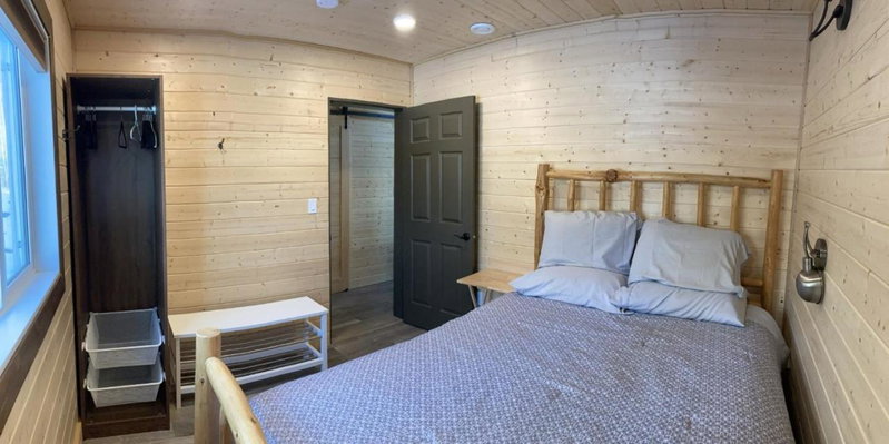 Cougar Mountain Lodge and Resort Cabin Rentals, Valemount, Canada
