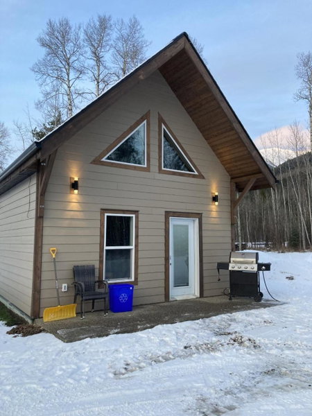 Cougar Mountain Lodge and Resort Cabin Rentals, Valemount, Canada
