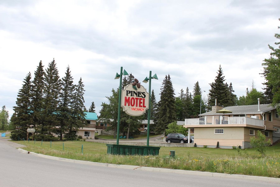 Pines Motel, Hinton, Canada