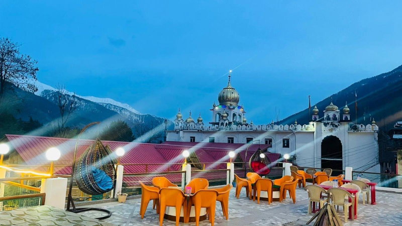 !!! Hotel Hilltop at Mall Road Manali !!! With Open Terrace !! Family Hotel !!, Manāli, India