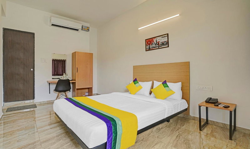 Itsy Hotels Flowers Park, Nashik, India