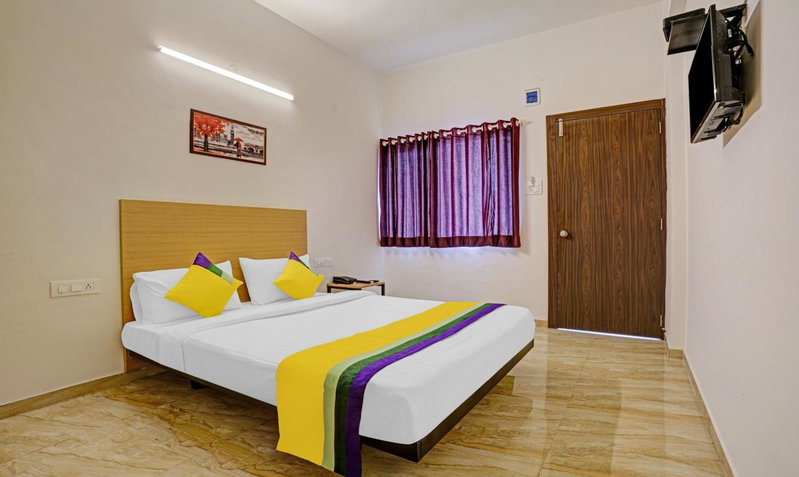 Itsy Hotels Flowers Park, Nashik, India
