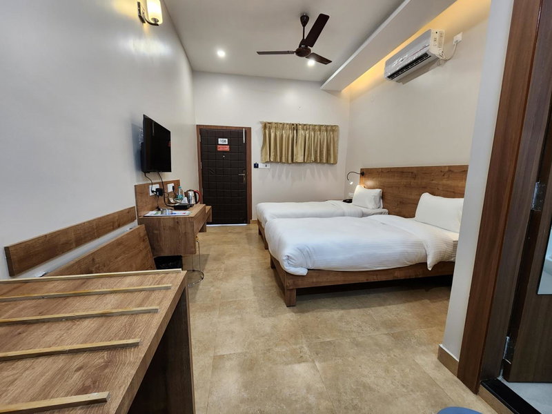 Hotel Gulmohar Grand, Jorhāt, India