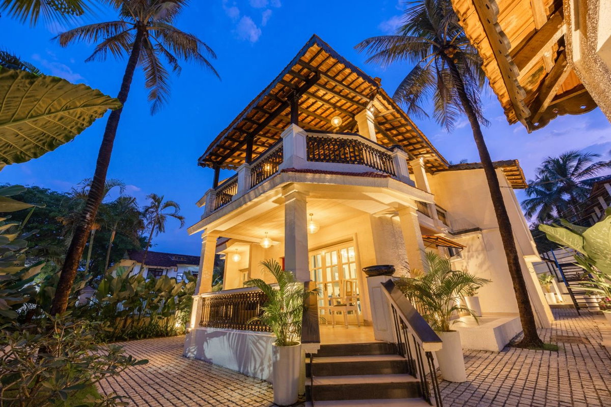 ELIVAAS Signature 4 BHK Villa near Beach with Private Pool & Bar - Casa Boa Vida, India