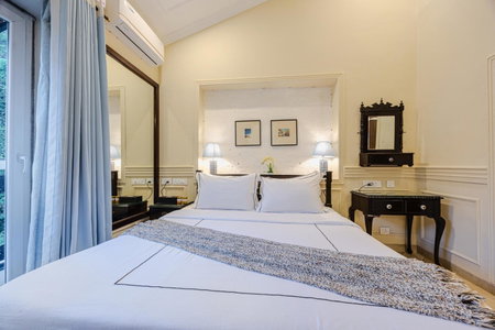 ELIVAAS Signature 4 BHK Villa near Beach with Private Pool & Bar - Casa Boa Vida, Goa, India