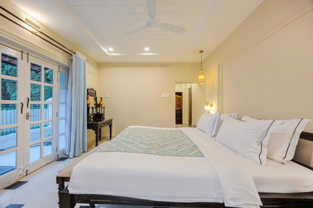 ELIVAAS Signature 4 BHK Villa near Beach with Private Pool & Bar - Casa Boa Vida, Goa, India