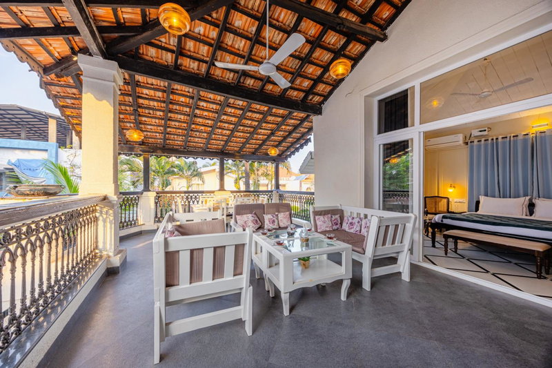 ELIVAAS Signature 4 BHK Villa near Beach with Private Pool & Bar - Casa Boa Vida, Goa, India