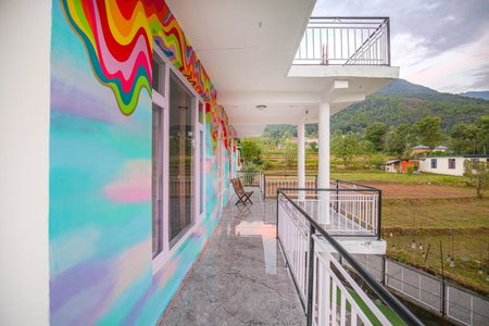 The Bunksters Bir, Bīr, India