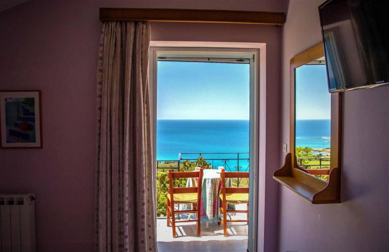 Aeolos Studios Kefalonia, Khelmáta, Greece