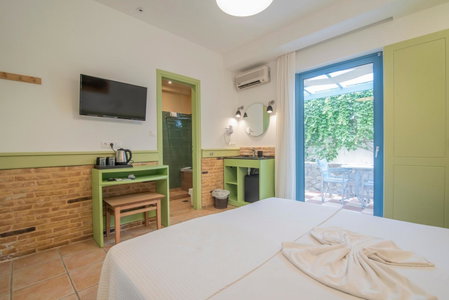 Saronis Hotel Agistri - Adults Only, Skala, Greece