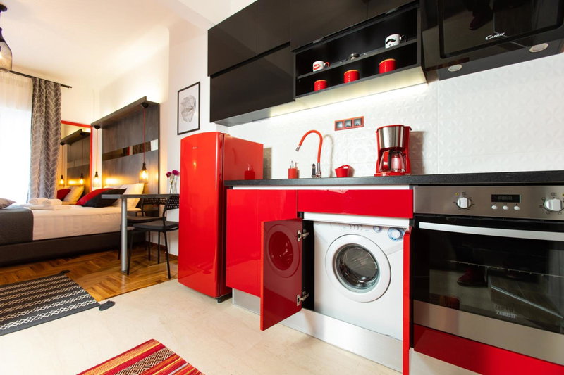 Downtown Luxury Boutique Suites : the red suite, Thessaloniki, Greece