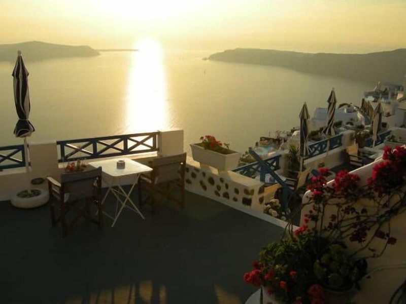 Annio Flats, Santorini, Greece