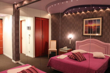 Carol Hotel, Piraeus, Greece